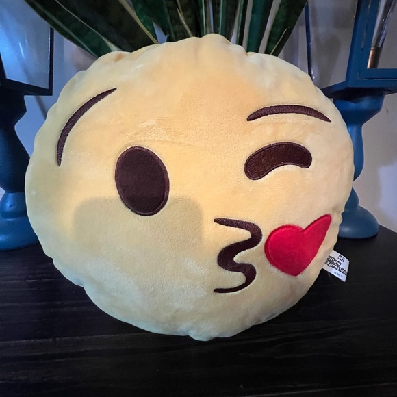 Blowing kiss emoji Stuffed plush - Picture 2 of 9
